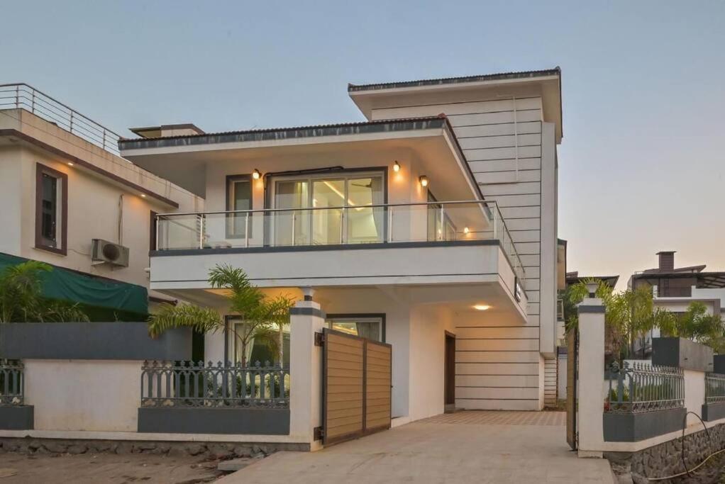 Royal Paradise Villa Lonavala Bagian luar foto