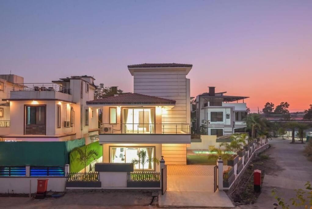 Royal Paradise Villa Lonavala Bagian luar foto