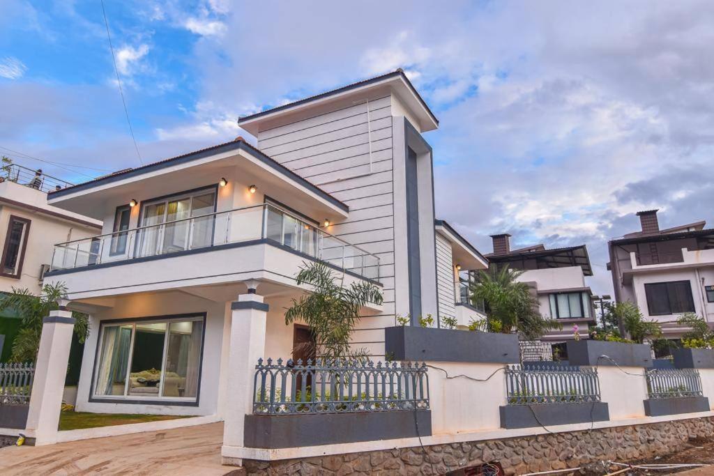 Royal Paradise Villa Lonavala Bagian luar foto